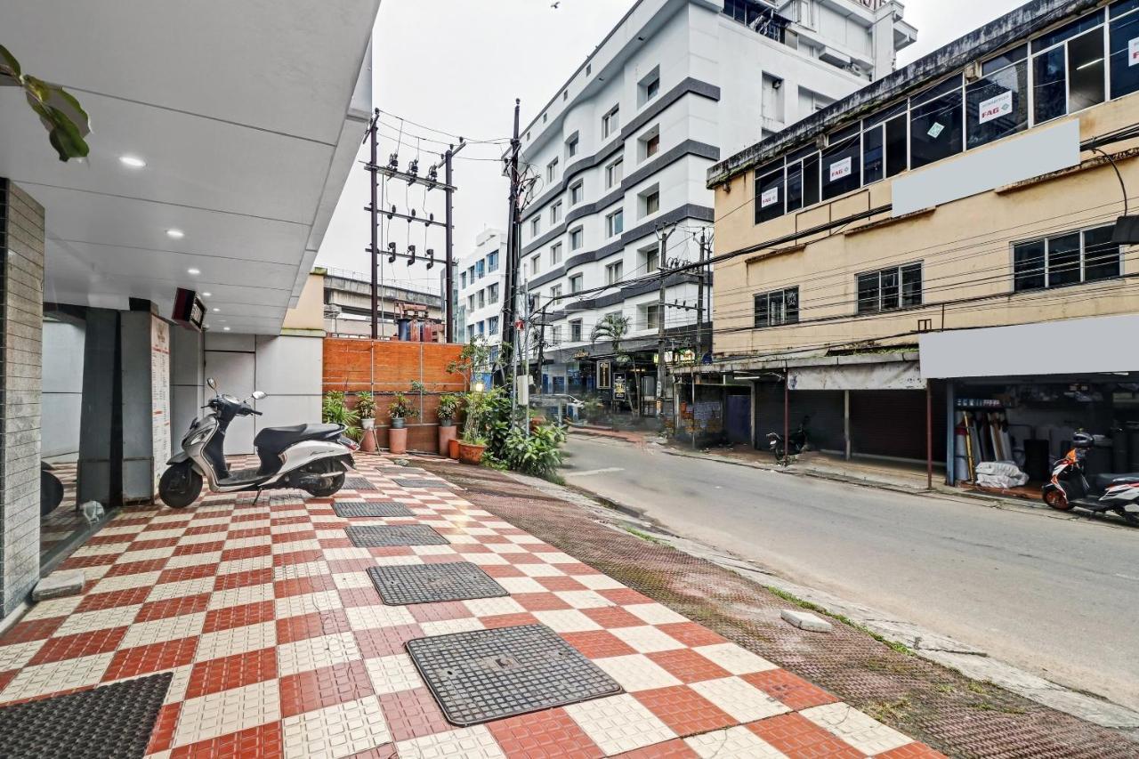 Oyo Townhouse 595 Majestic Inn Коччи Экстерьер фото
