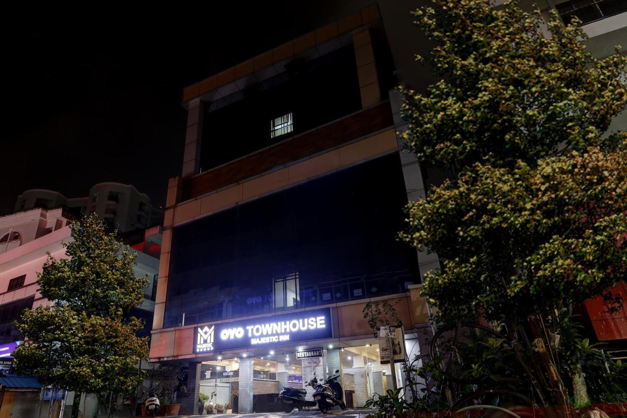 Oyo Townhouse 595 Majestic Inn Коччи Экстерьер фото